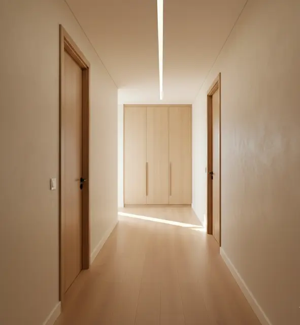 Corredor com roupeiro e luz indireta